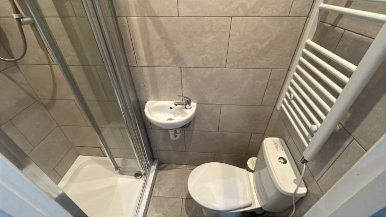 Flat Hazelbank Road in Greater London