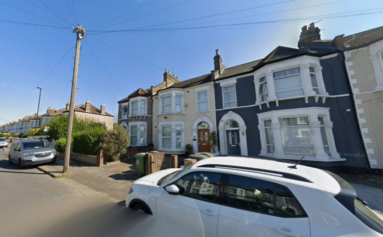 Flat Hazelbank Road in Greater London