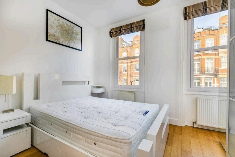 Flat Earl's Court Road in Greater London