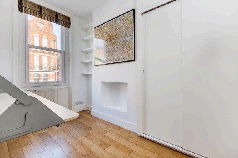 Flat Earl's Court Road in Greater London