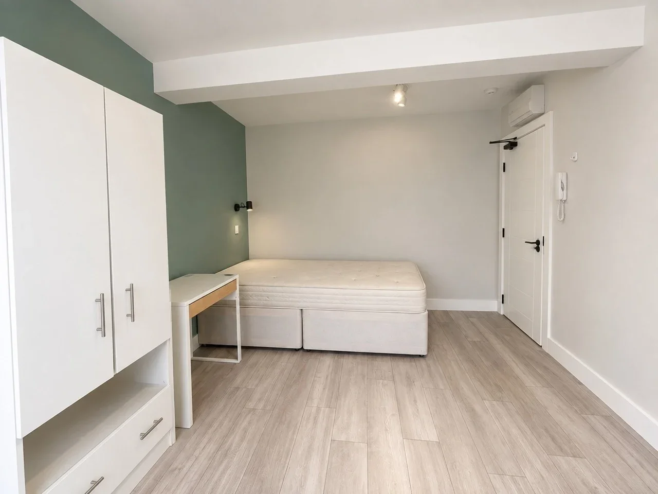 Flat Abercorn Crescent in Greater London