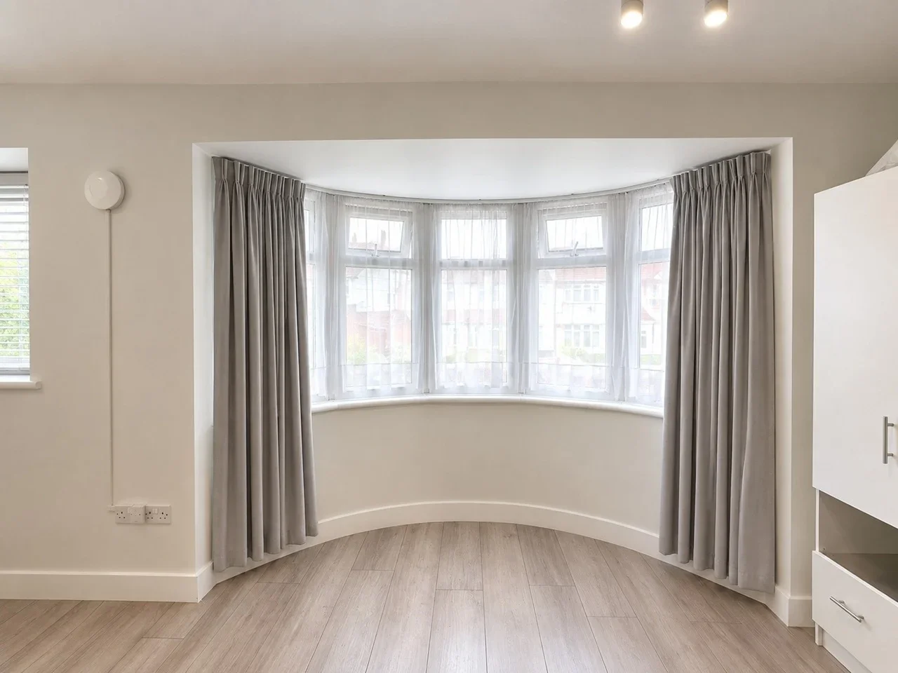Flat Abercorn Crescent in Greater London