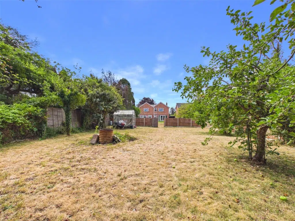 House Parton Road in Tewkesbury