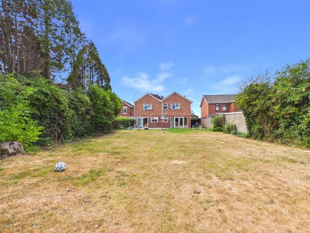 House Parton Road in Tewkesbury