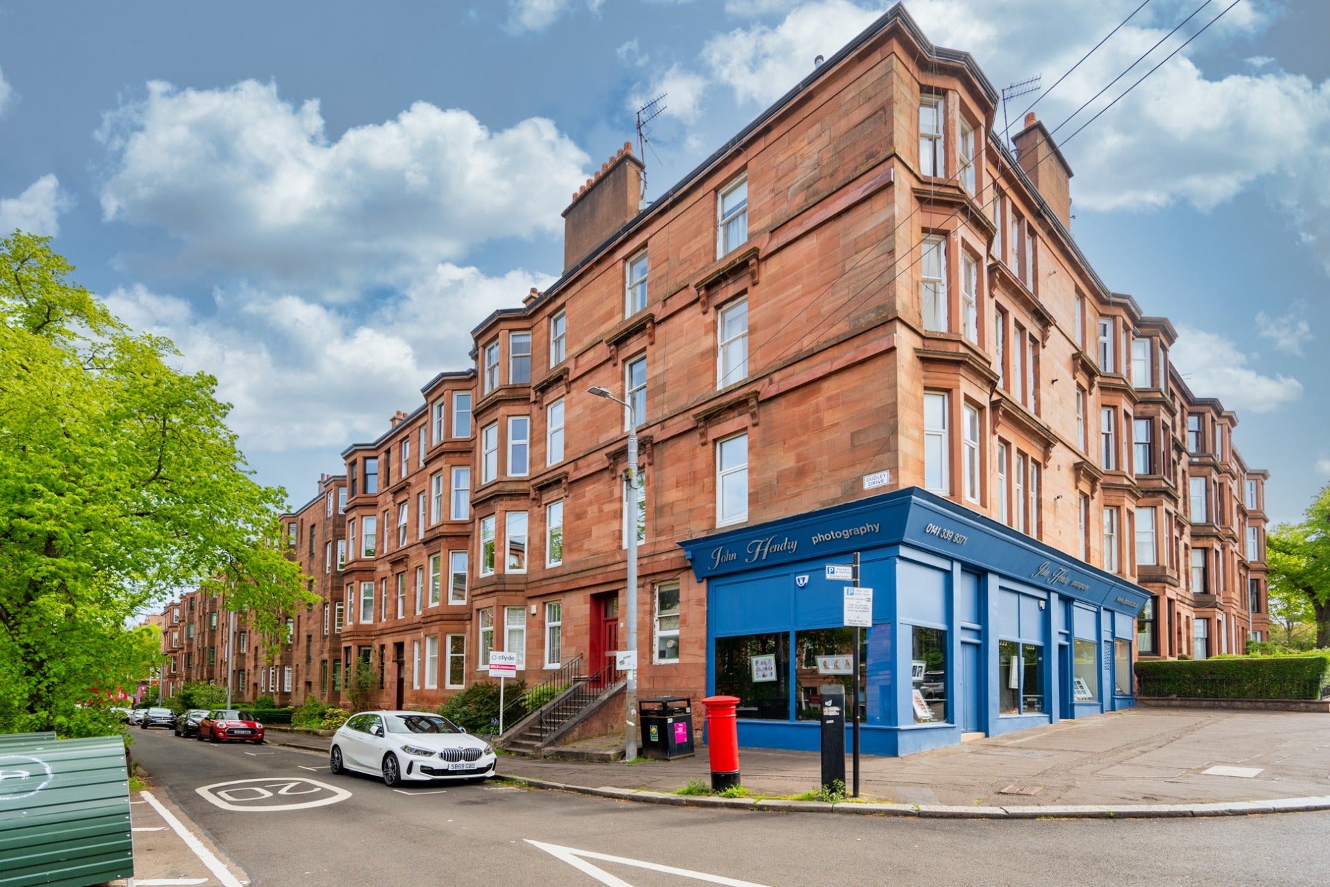 Flat Dudley Drive in Glasgow