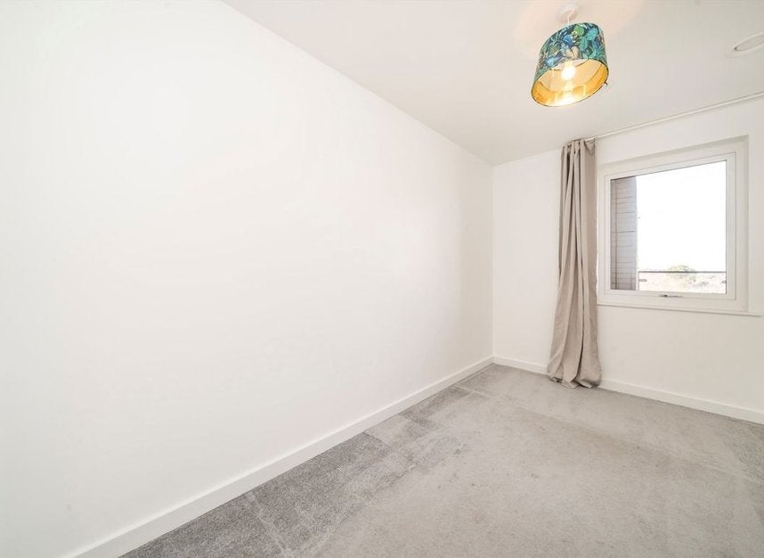Flat Powdermill Close in Greater London