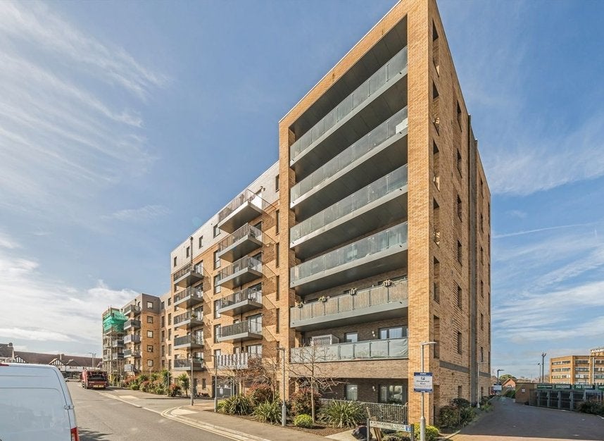 Flat Powdermill Close in Greater London