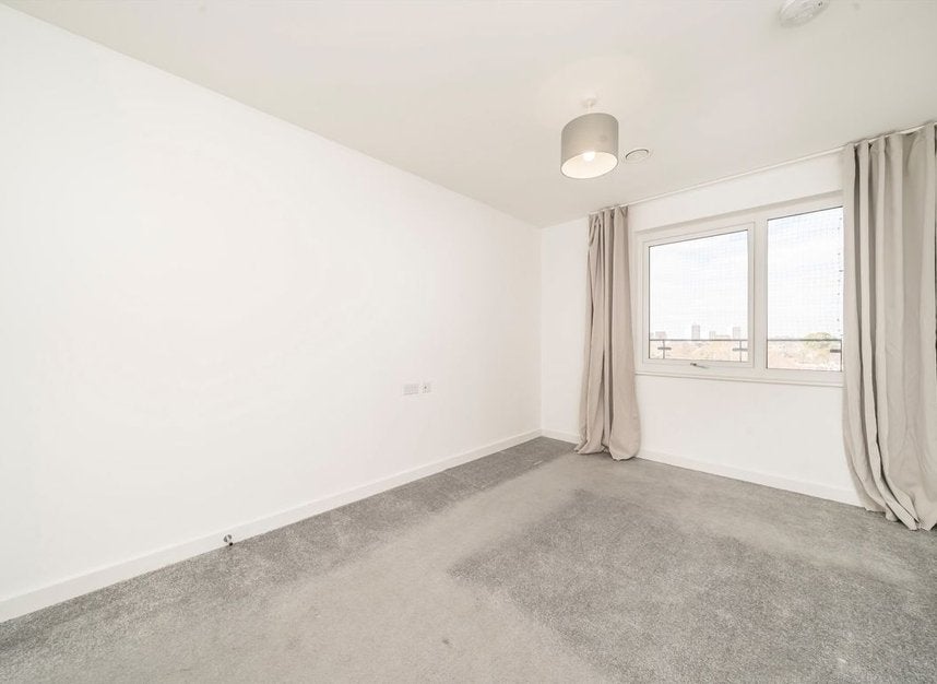Flat Powdermill Close in Greater London