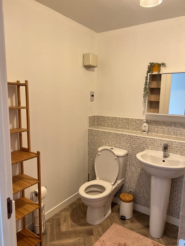 Room Firpark Close in Glasgow