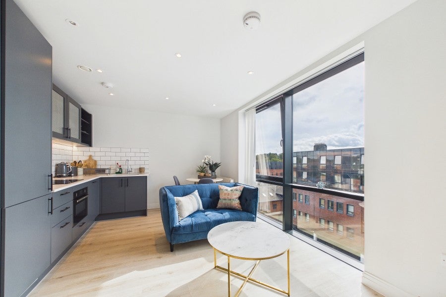 Flat Pembroke Broadway in Surrey Heath