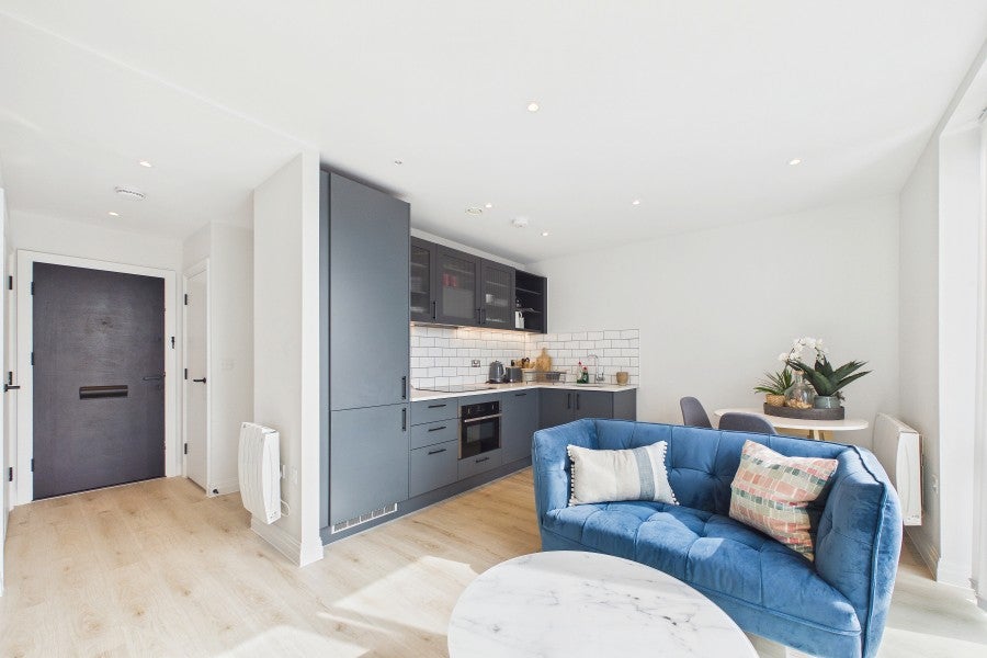 Flat Pembroke Broadway in Surrey Heath
