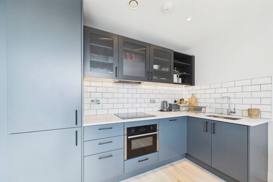 Flat Pembroke Broadway in Surrey Heath