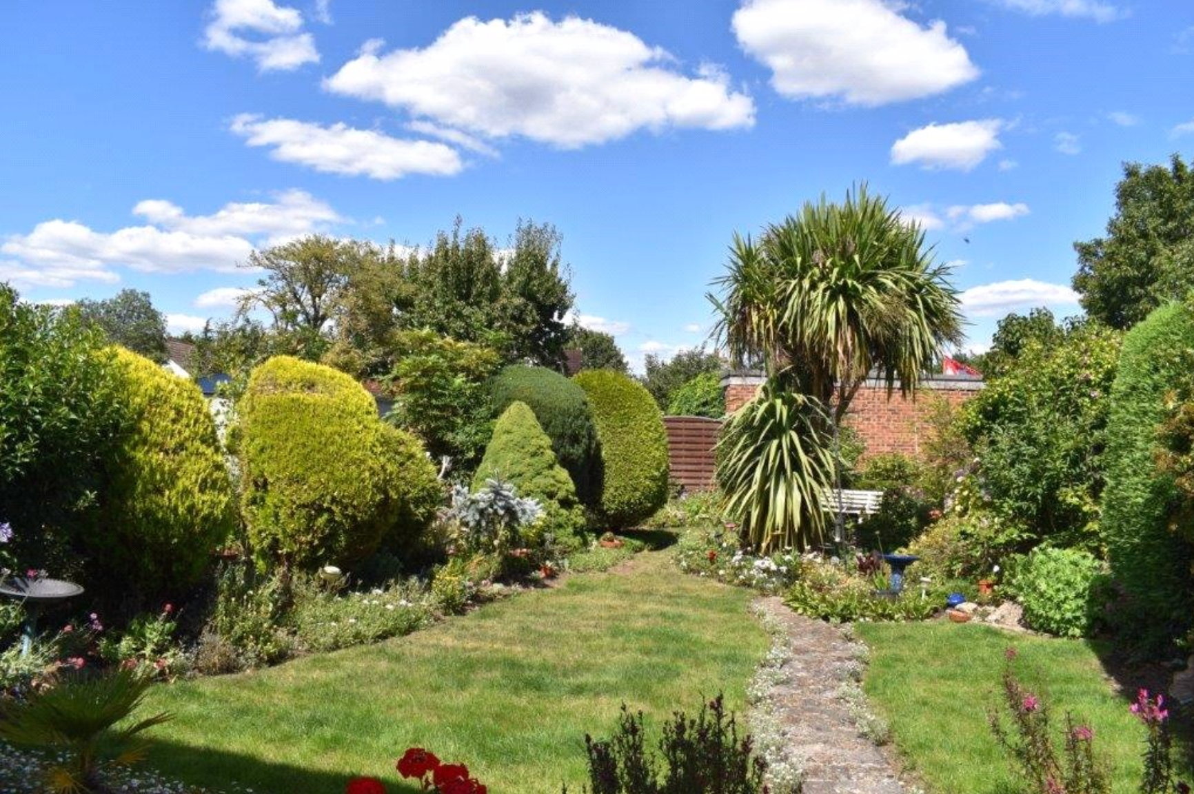House Meadow Gardens in Borough of Runnymede