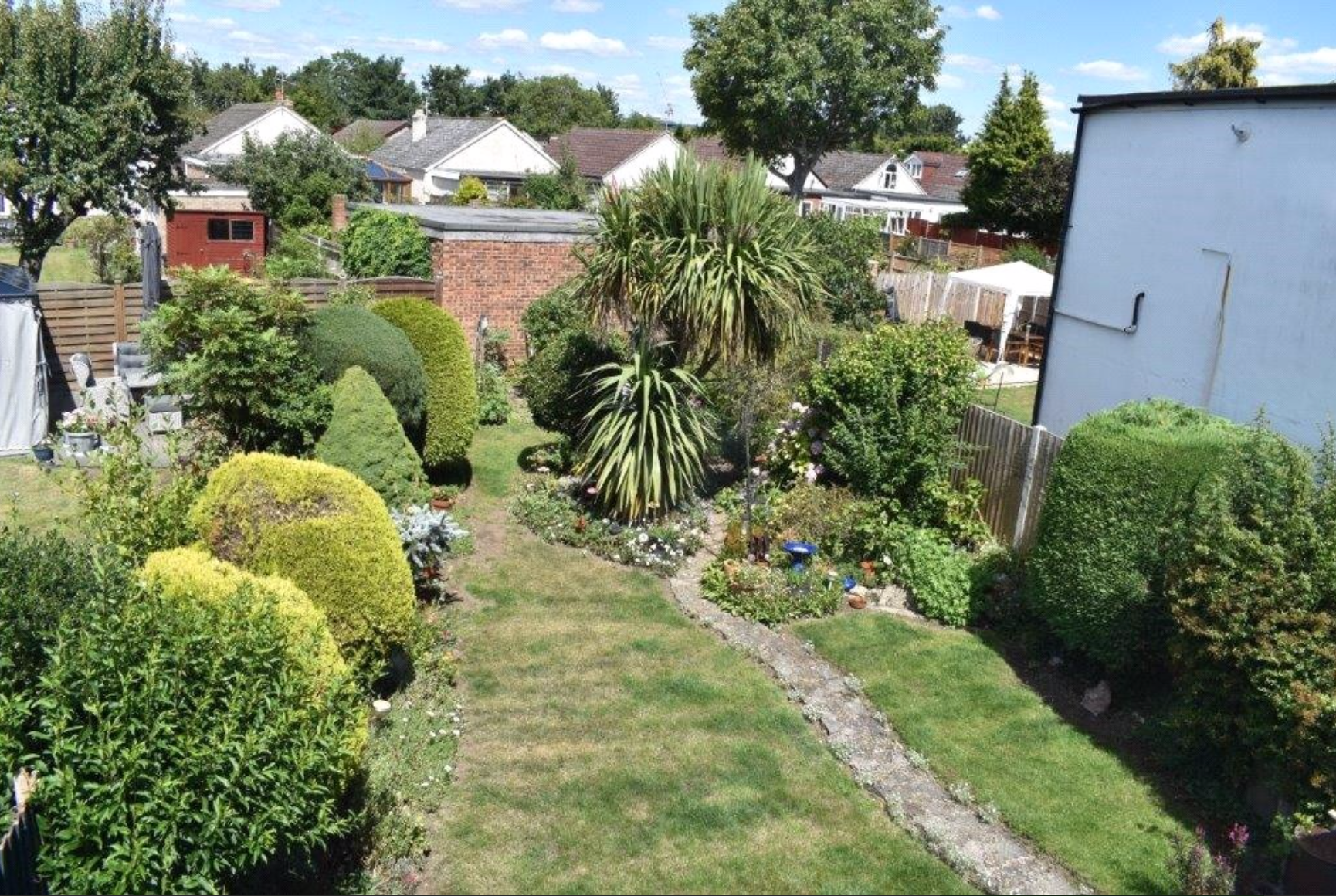 House Meadow Gardens in Borough of Runnymede