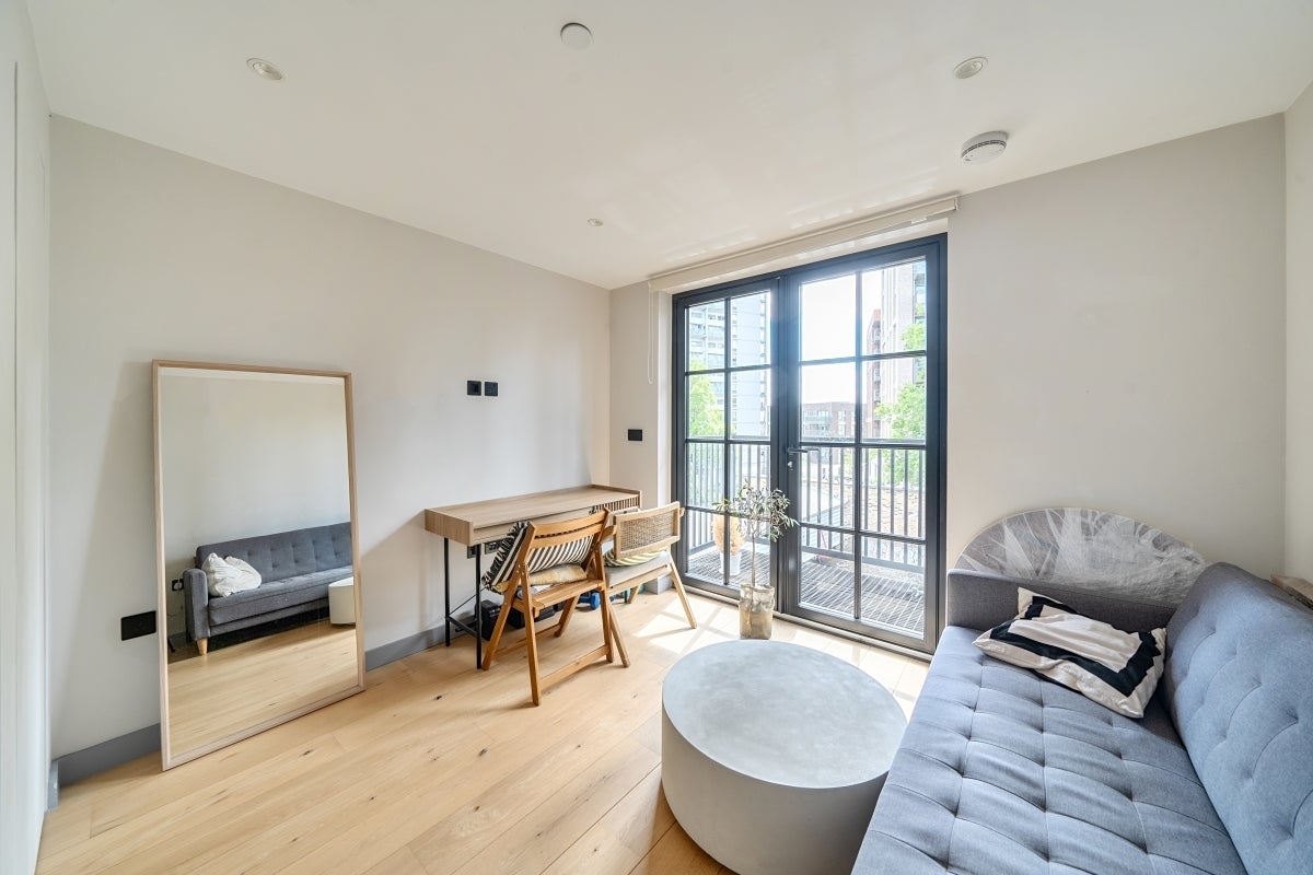 Flat Amberley Road in City of Westminster