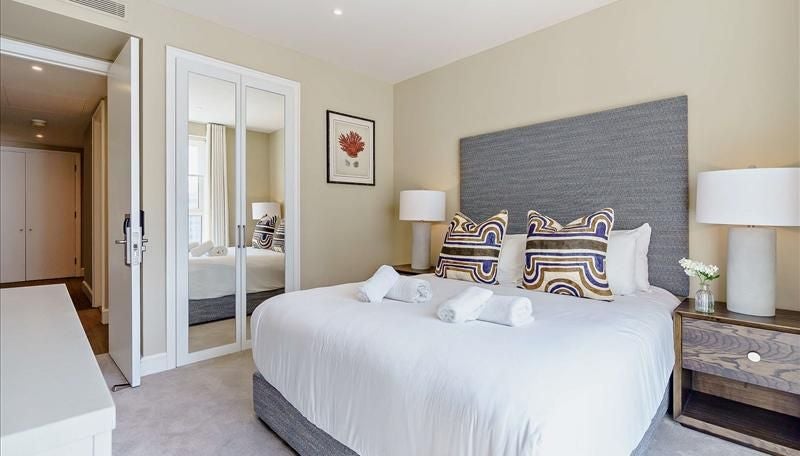 Flat Westferry Circus in Greater London