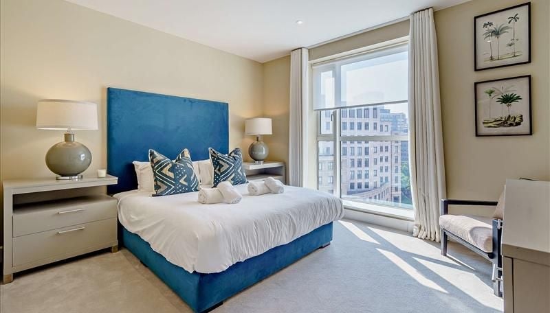 Flat Westferry Circus in Greater London