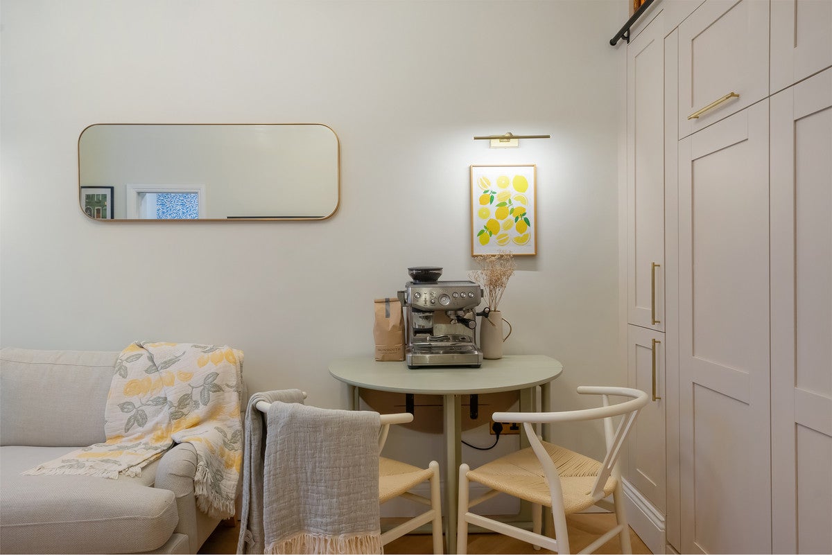 Flat De Vere Gardens in Greater London