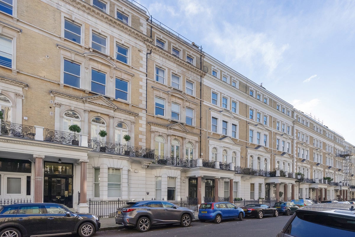Flat De Vere Gardens in Greater London