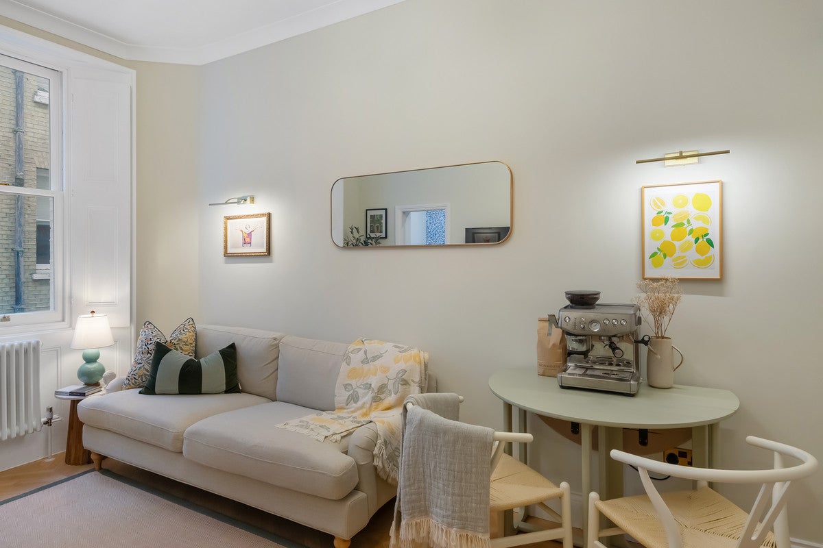 Flat De Vere Gardens in Greater London