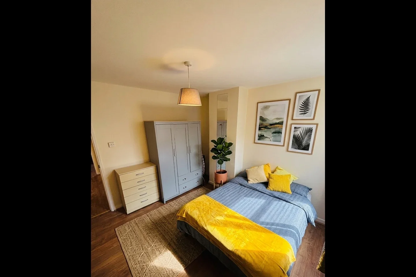 Room Thomas Baines Road in Greater London