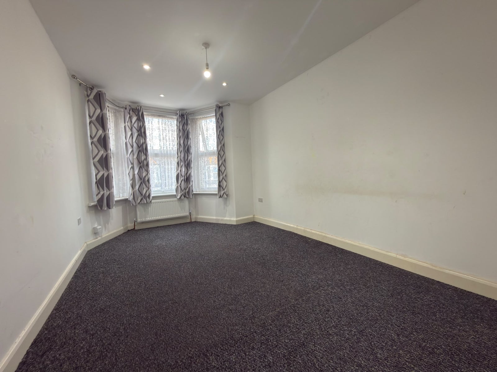 Flat Lansdowne Road in Greater London
