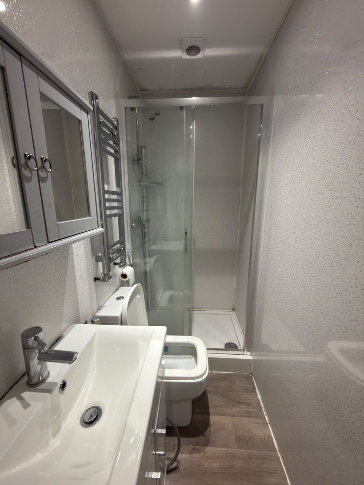 Flat Lansdowne Road in Greater London