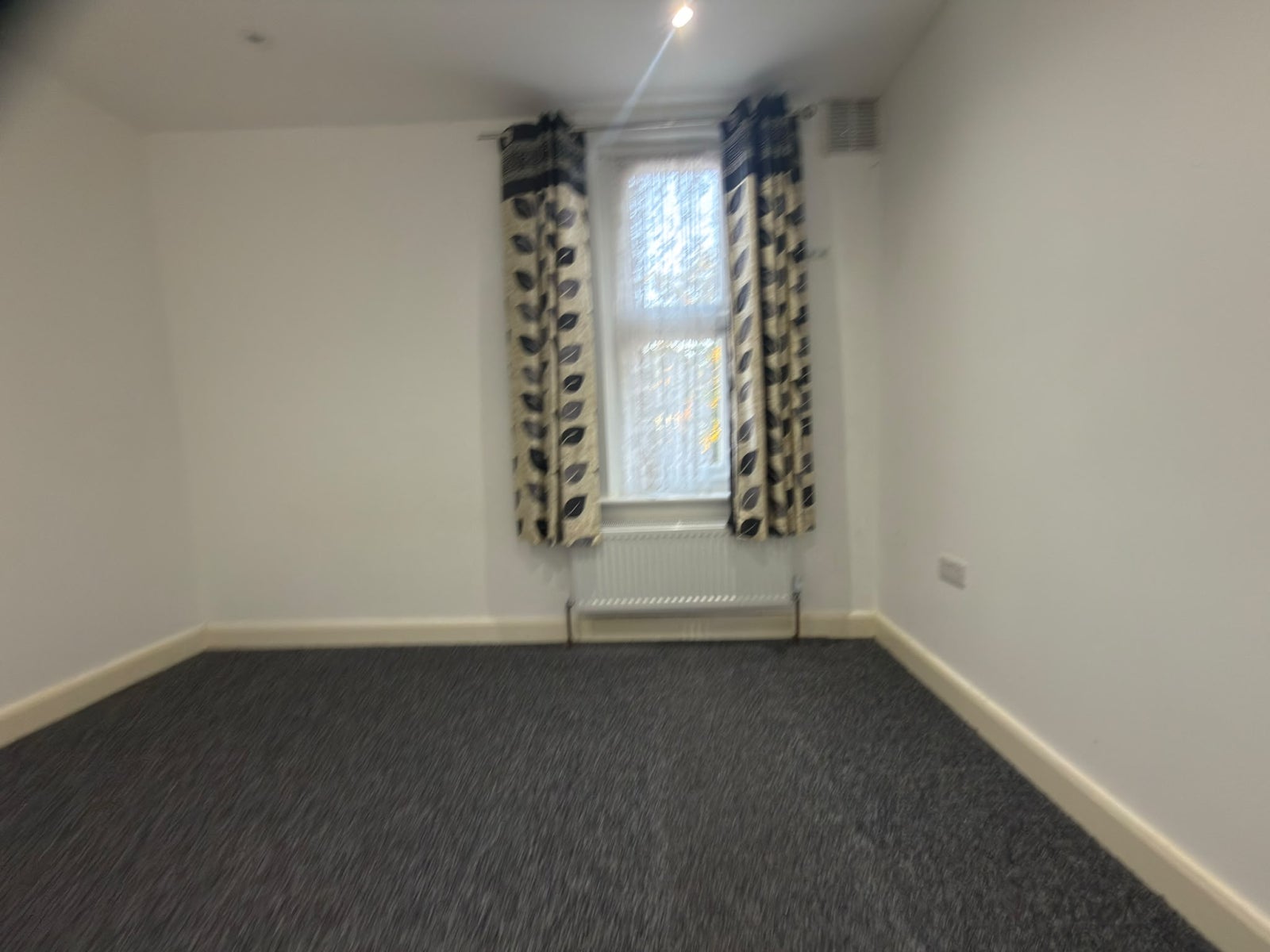 Flat Lansdowne Road in Greater London
