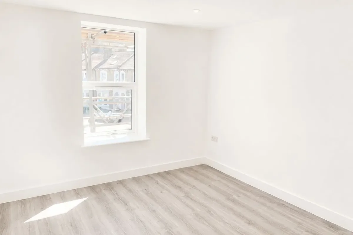 Flat Ordnance Road in Southampton