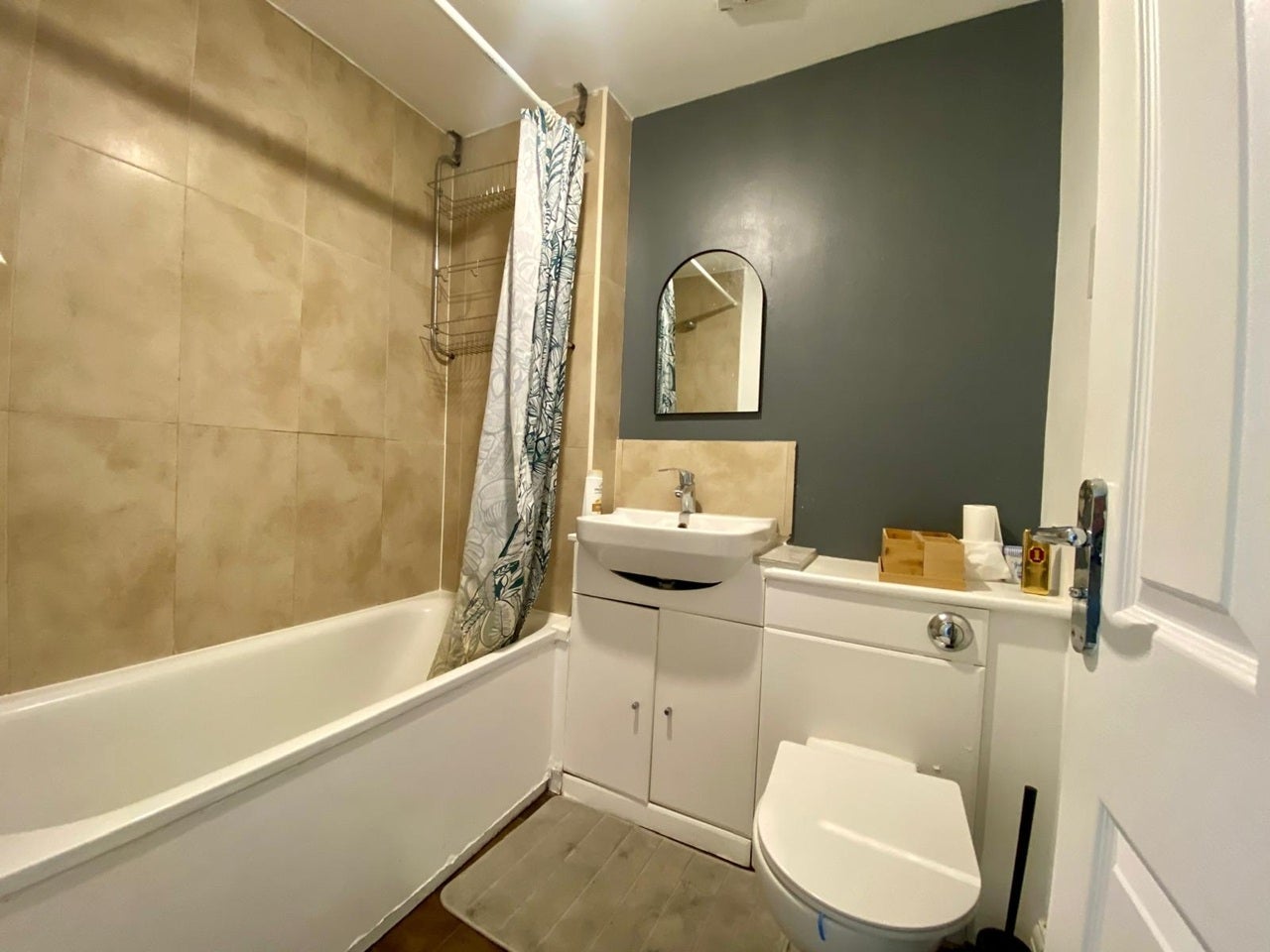 Flat Garratt Terrace in Greater London