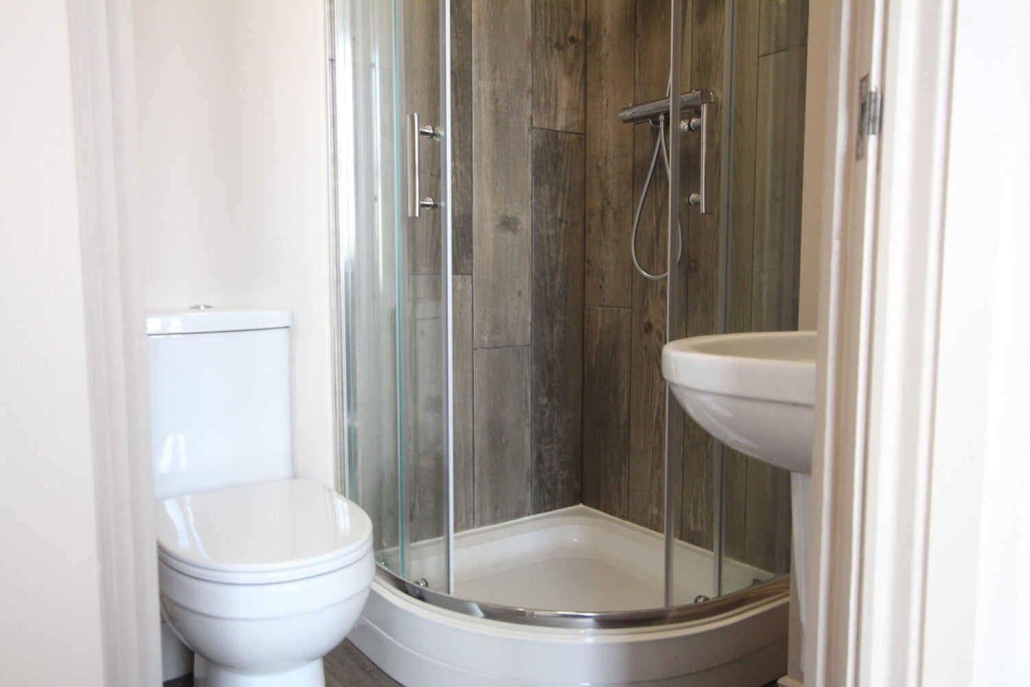 Room Bridge End Road in South Kesteven