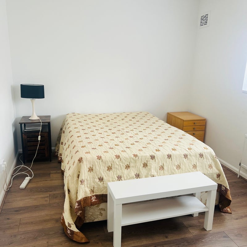 Room Borthwick Road in Greater London