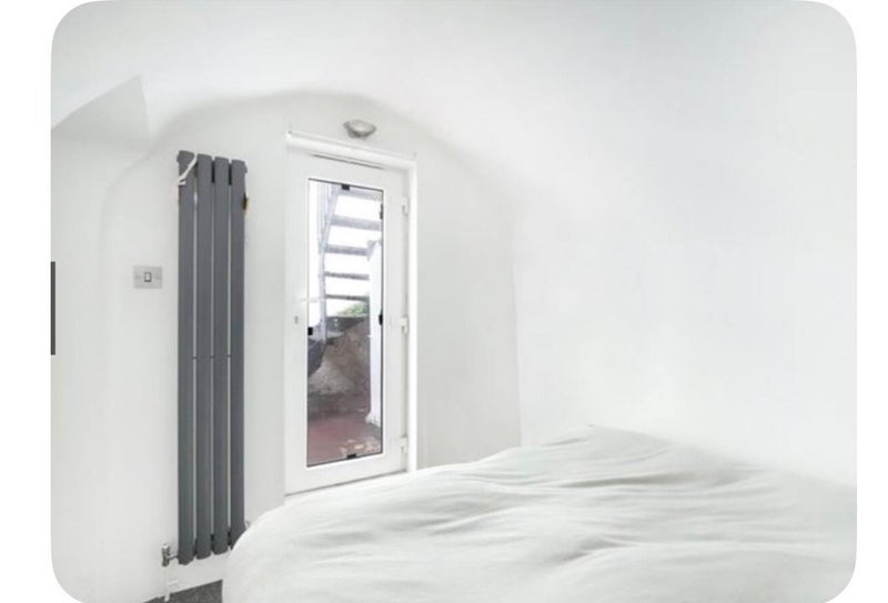 Room St George's Drive in City of Westminster