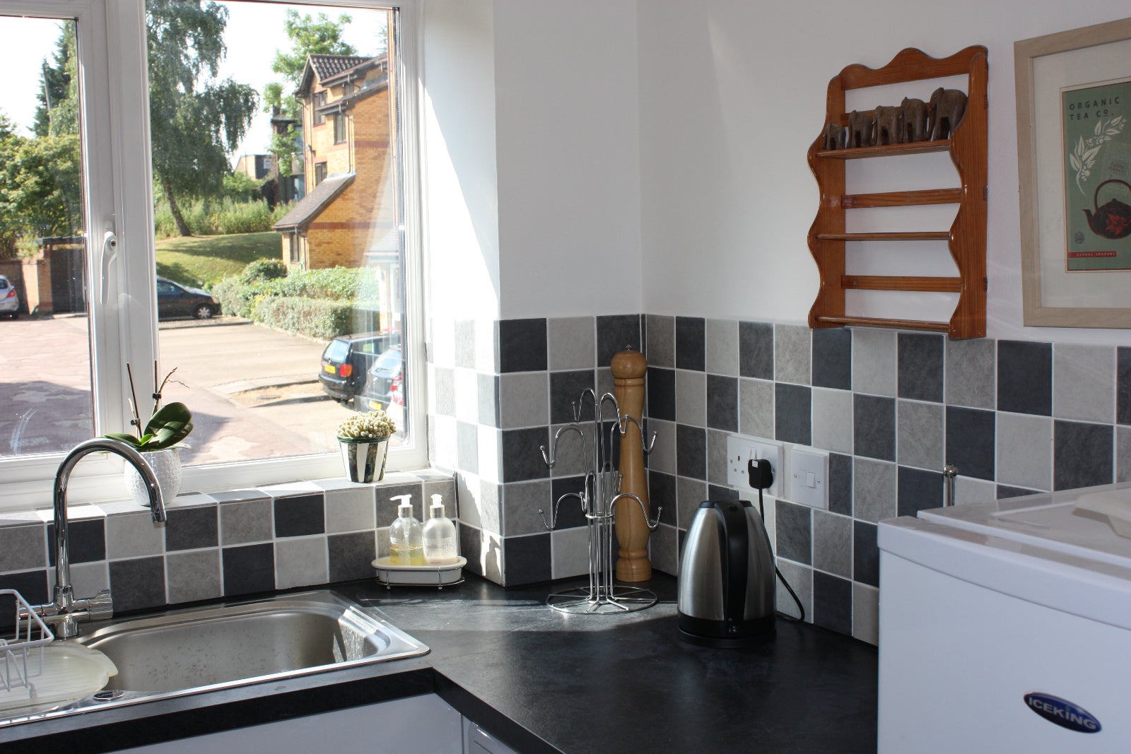 Flat Cornmow Drive in Greater London