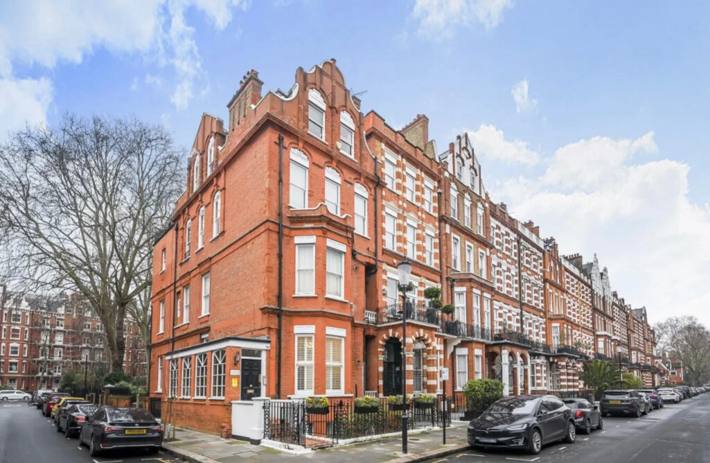 Flat Bramham Gardens in Greater London