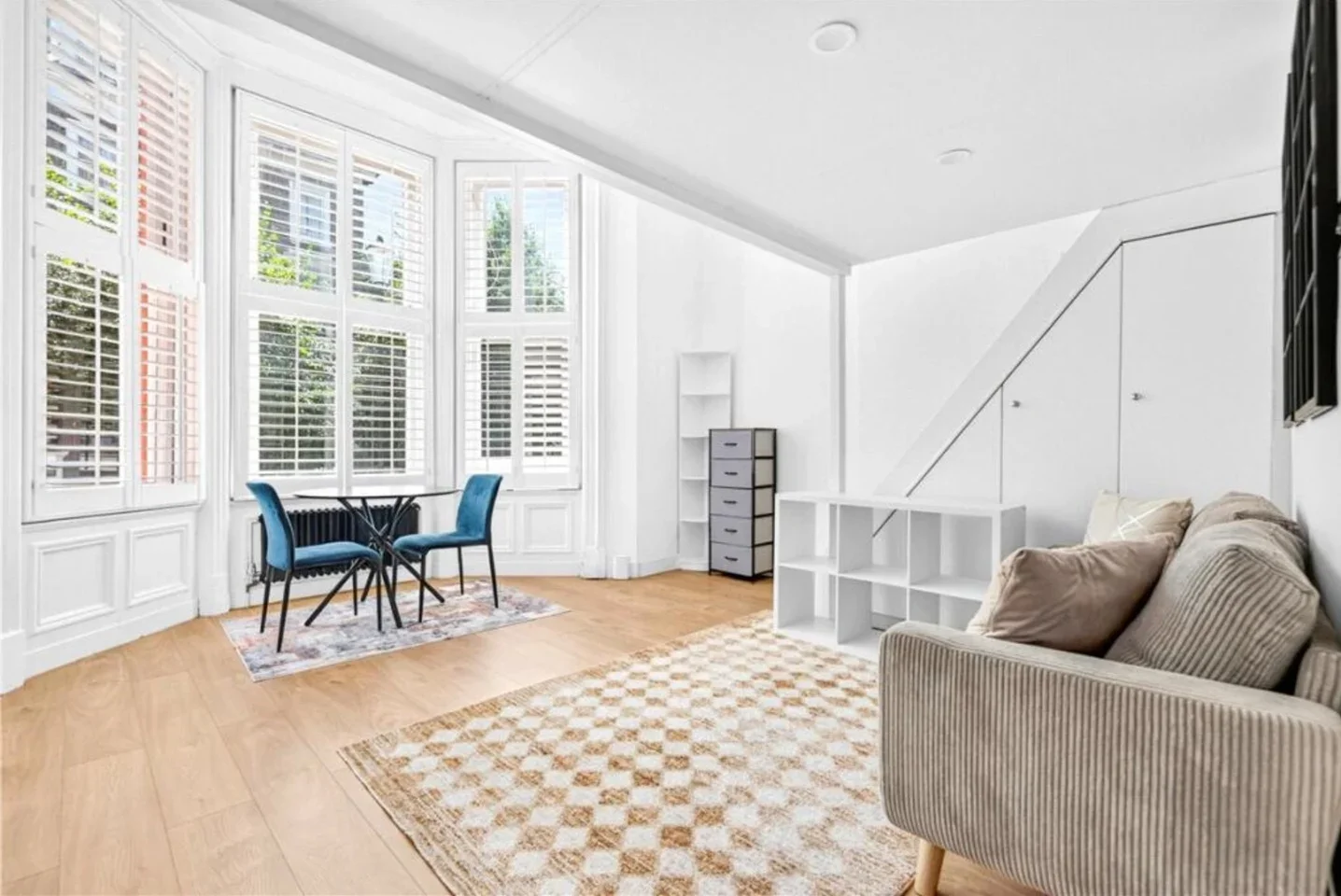 Flat Bramham Gardens in Greater London