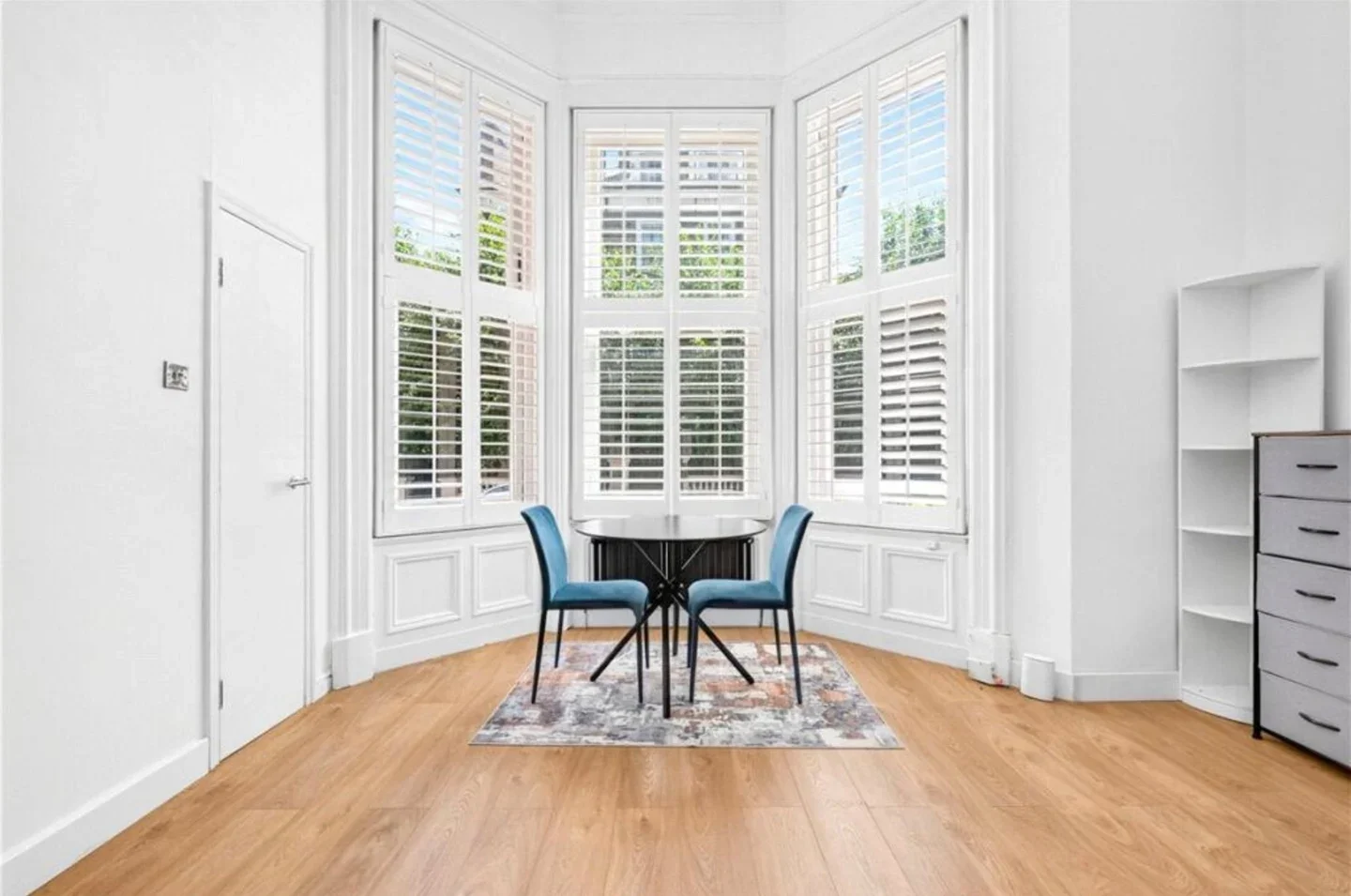 Flat Bramham Gardens in Greater London