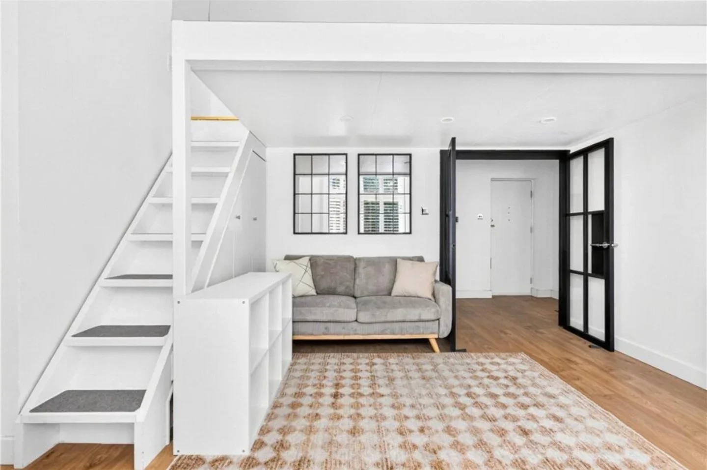 Flat Bramham Gardens in Greater London