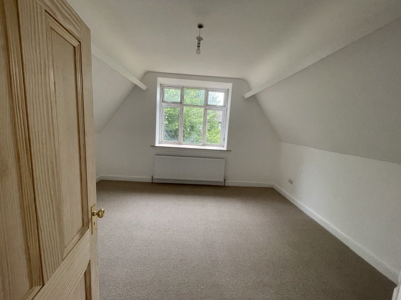 Room Selborne Road in Birmingham