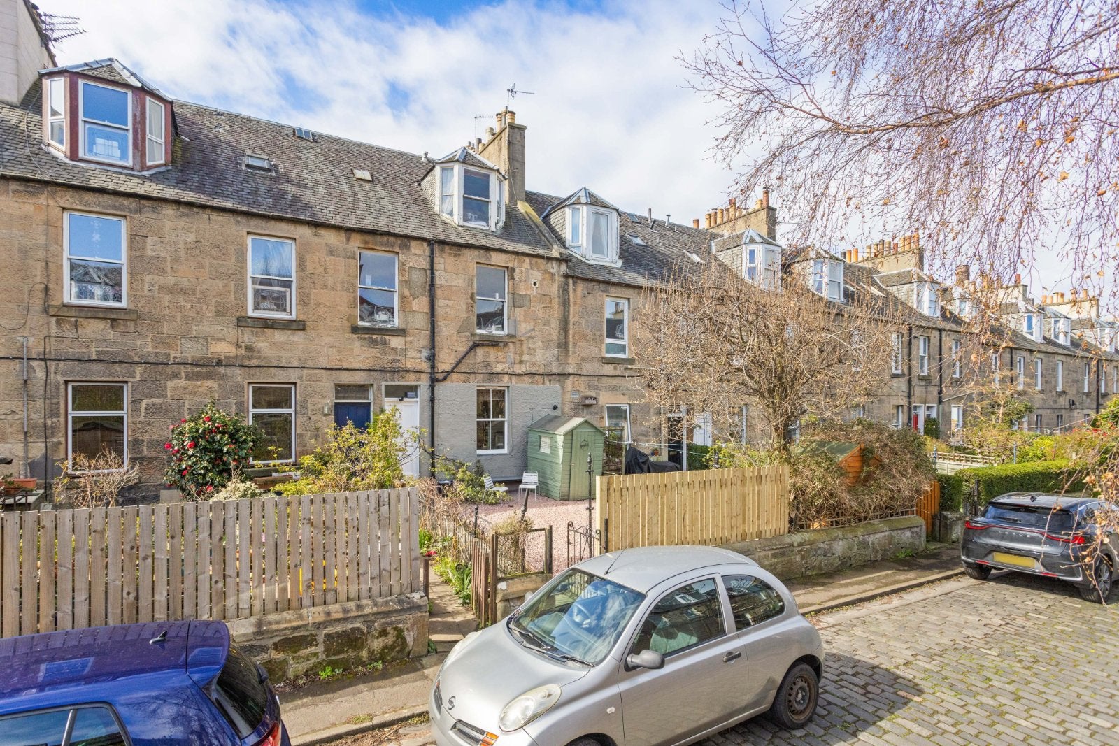 Flat Myrtle Terrace in City of Edinburgh