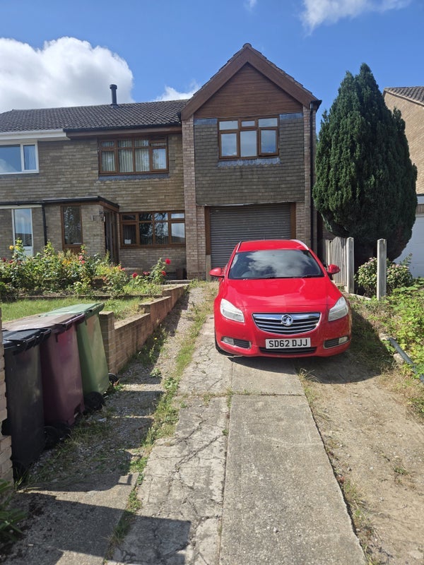 Room Spruce Rise in North East Derbyshire