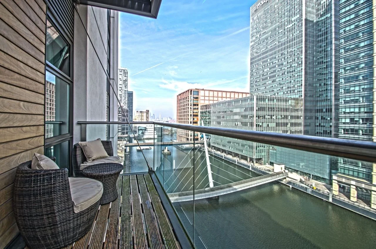 Flat South Quay Square in Greater London
