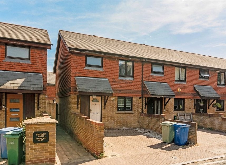 House Clack Street in Greater London