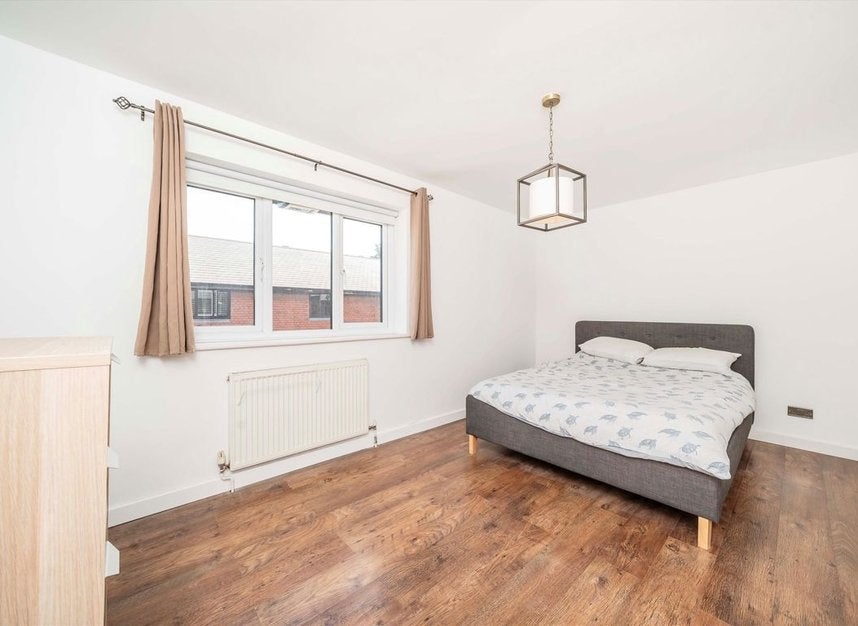 House Clack Street in Greater London