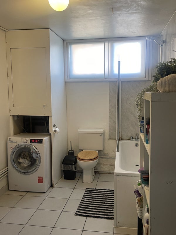 Room Tudor Grove in Greater London