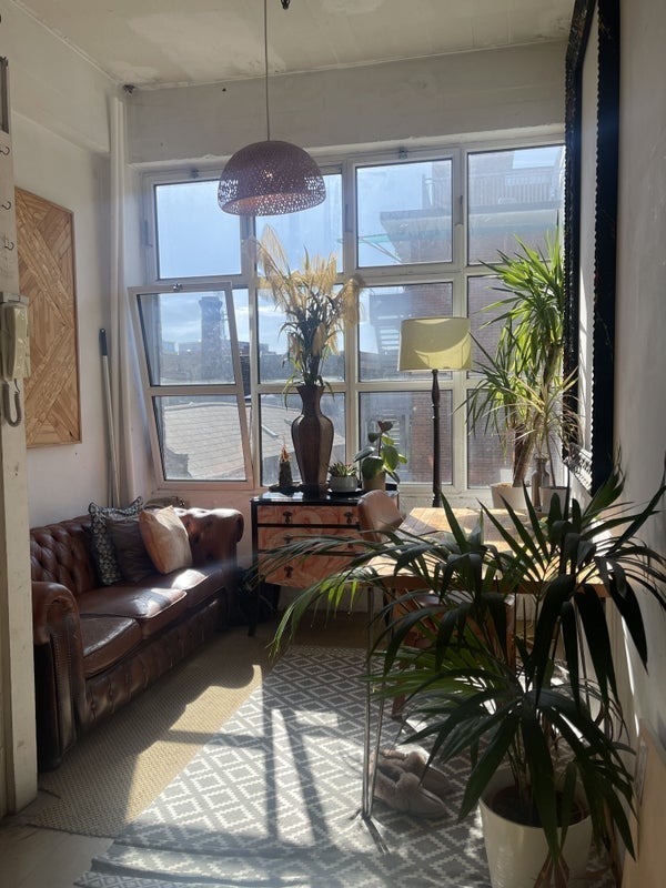 Room Tudor Grove in Greater London