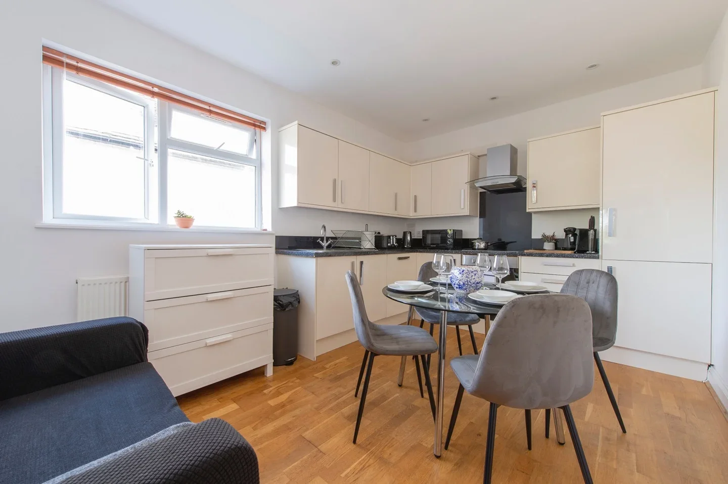 Flat Gunnersbury Avenue in Greater London