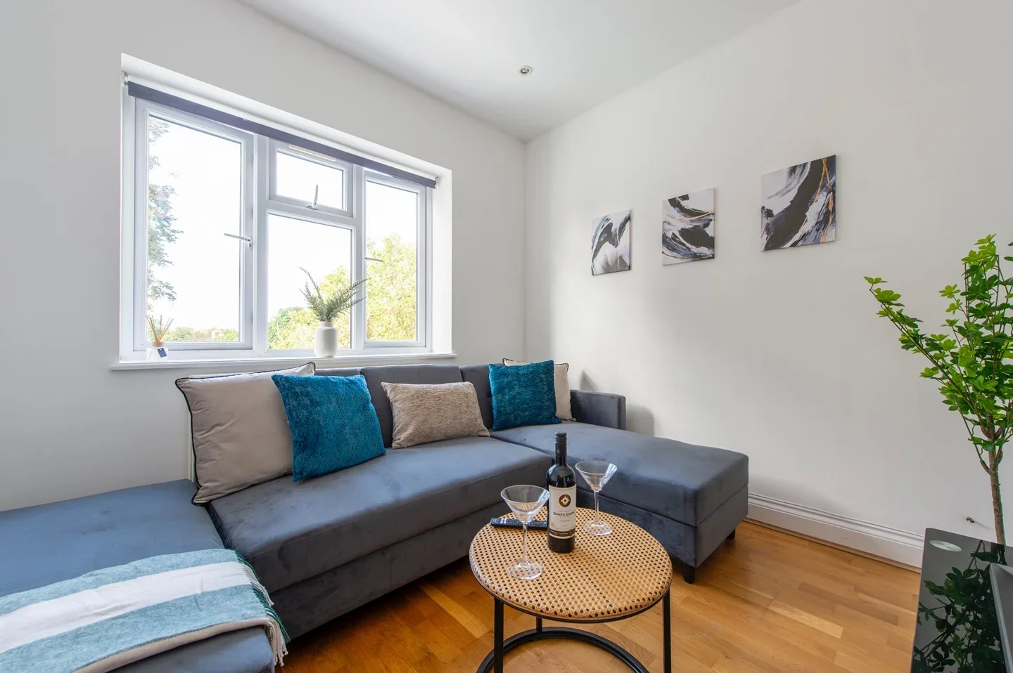 Flat Gunnersbury Avenue in Greater London