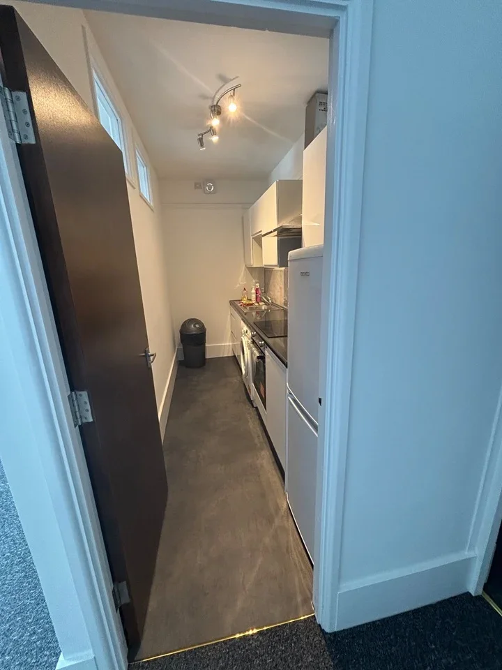 Flat Oakfield Road in Greater London