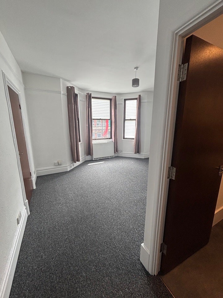 Flat Oakfield Road in Greater London